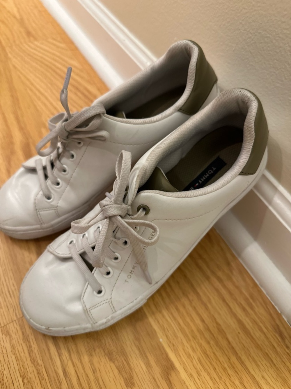 Tommy Hilfiger White Sneakers with Olive Heel Tab